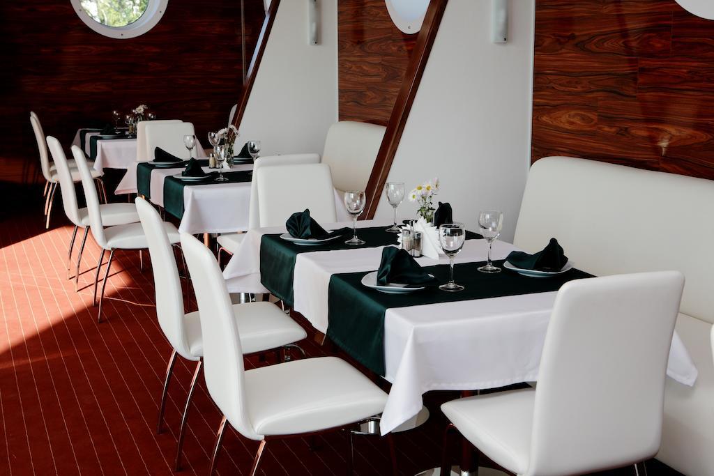 Porto Riva Hotel Zaporizhia Ngoại thất bức ảnh