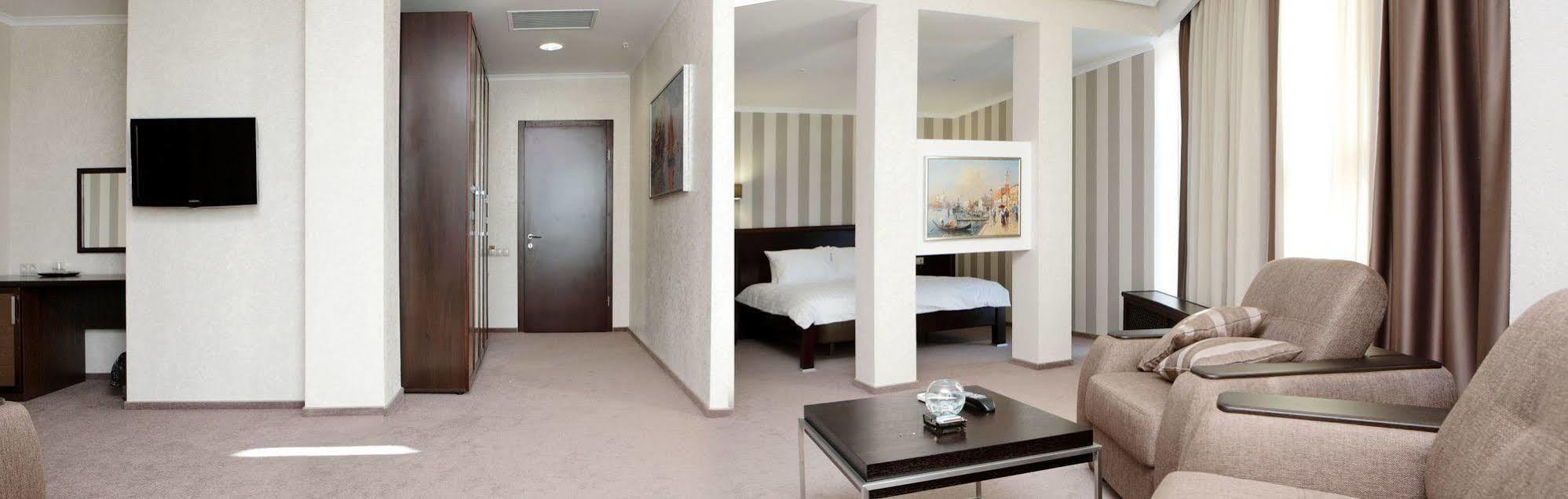 Porto Riva Hotel Zaporizhia Ngoại thất bức ảnh