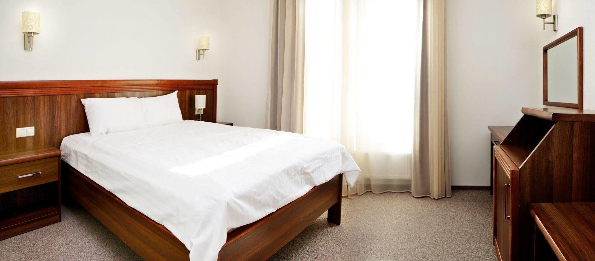 Porto Riva Hotel Zaporizhia Ngoại thất bức ảnh