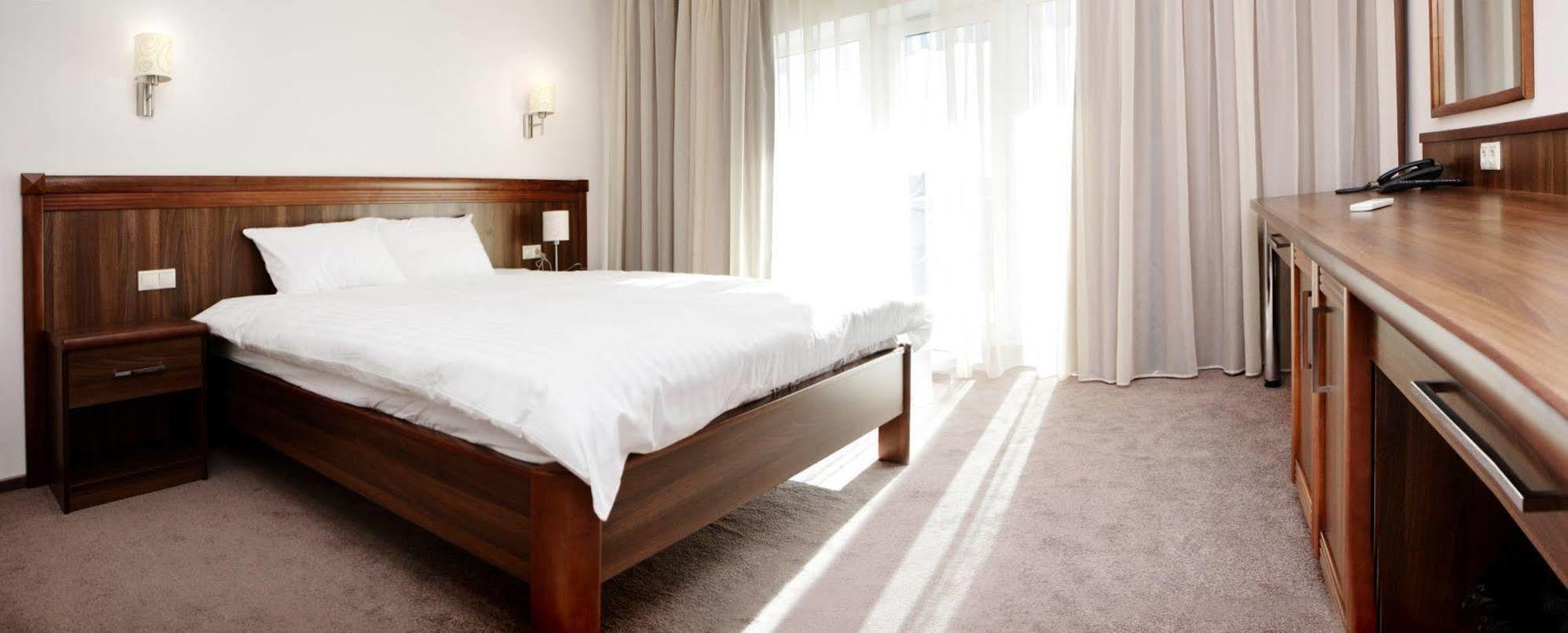 Porto Riva Hotel Zaporizhia Ngoại thất bức ảnh